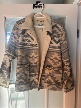 Wrangler Sherpa Jacket in Cream and Gray Aztec Print